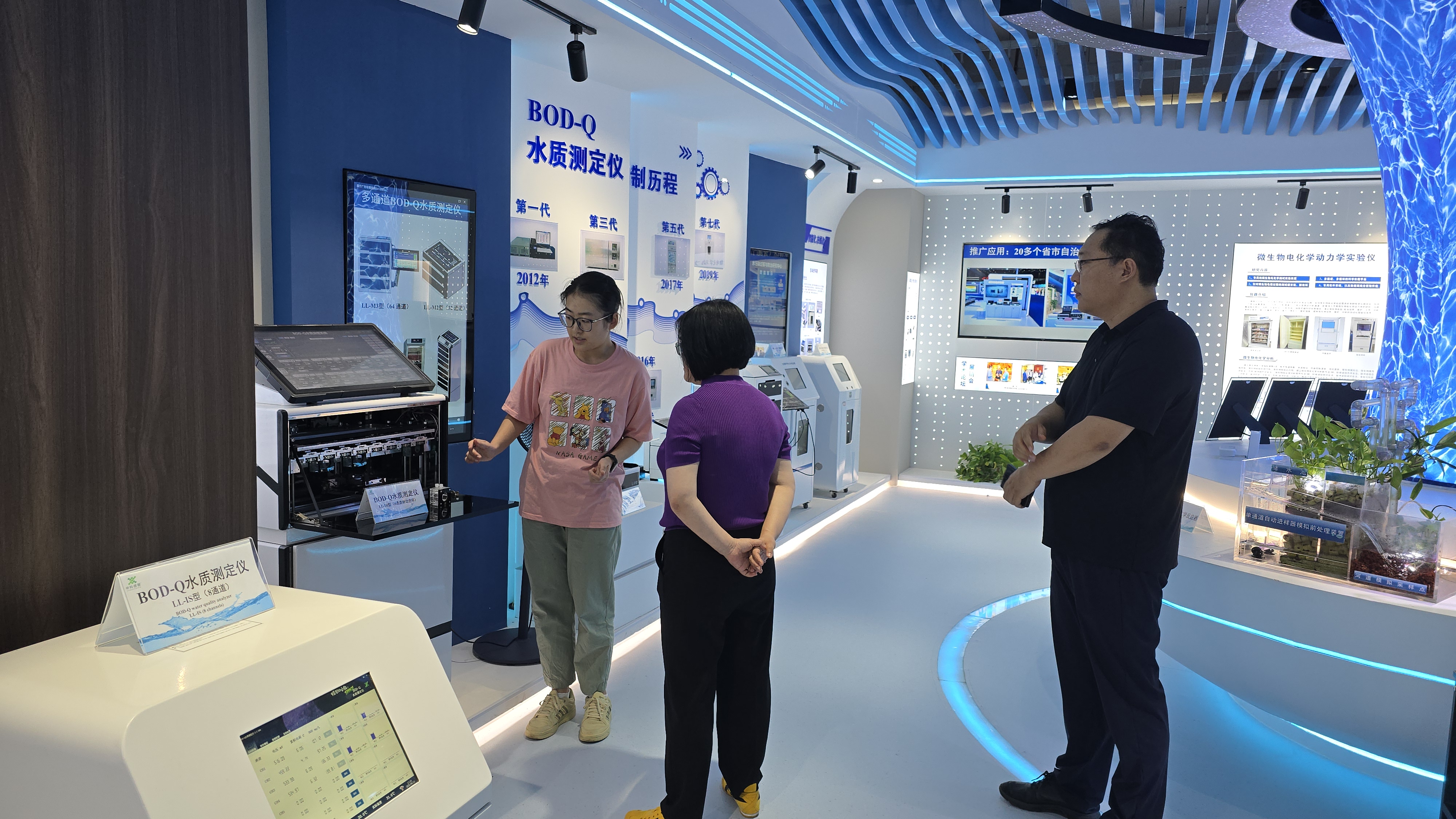 中鐵建代表團(tuán)參觀考察我司儀器展廳 共話技術(shù)新機(jī)遇
